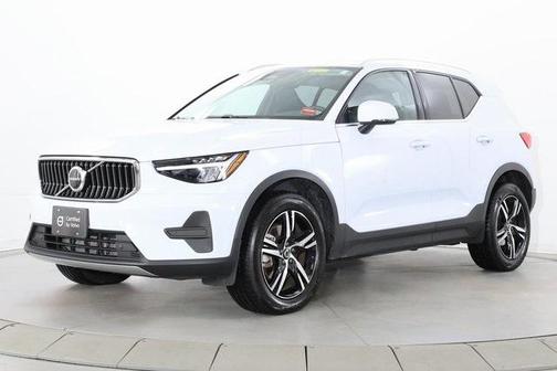 2025 Volvo XC40 B5 Core Bright Theme