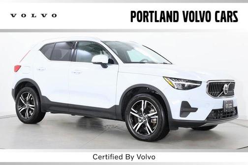 2025 Volvo XC40 B5 Core Bright Theme