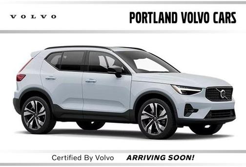 2025 Volvo XC40 B5 Core Bright Theme
