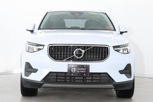 2025 Volvo XC40 B5 Core Bright Theme