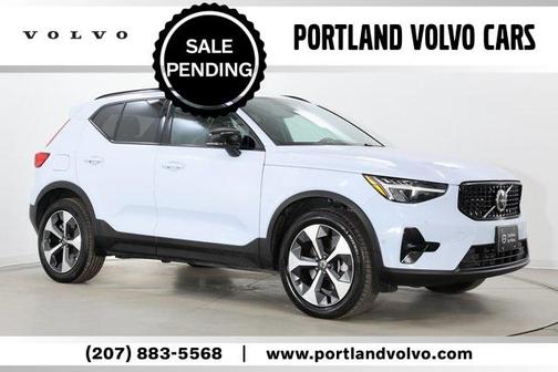 2025 Volvo XC40 B5 Plus Dark Theme