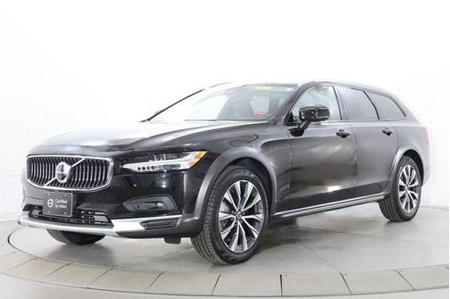 Onyx Black 2025 Volvo V90 Cross Country Plus, B6 AWD Gas (mild hybrid)