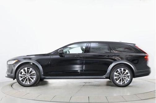 Onyx Black 2025 Volvo V90 Cross Country Plus, B6 AWD Gas (mild hybrid)
