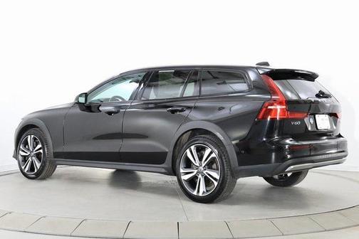 2024 Volvo V60 Cross Country B5 Plus