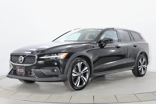 2024 Volvo V60 Cross Country B5 Plus