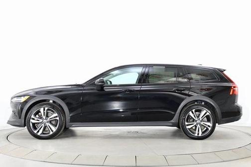 2024 Volvo V60 Cross Country B5 Plus