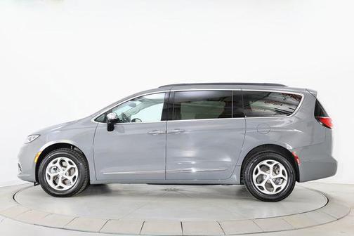 Ceramic Gray Clearcoat 2023 Chrysler Pacifica Limited