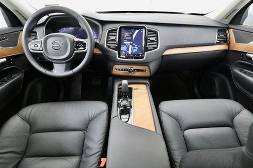 2024 Volvo XC90 B5 Plus Bright Theme