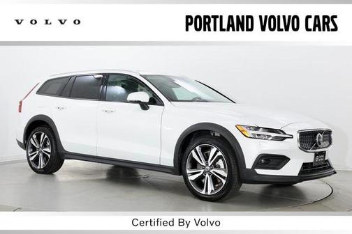 2025 Volvo V60 Cross Country B5 Plus