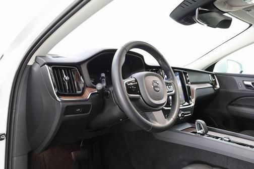 2025 Volvo V60 Cross Country B5 Plus