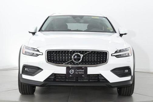 2025 Volvo V60 Cross Country B5 Plus