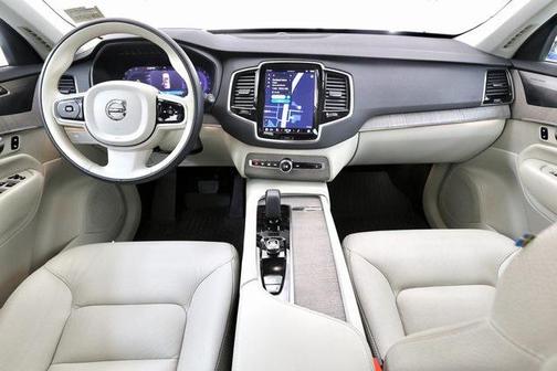 2023 Volvo XC90 B5 Plus