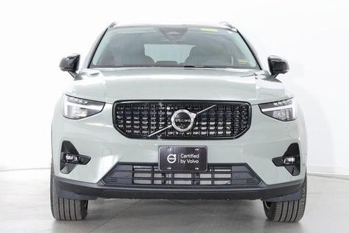 2025 Volvo XC40 B5 Ultra Dark Theme