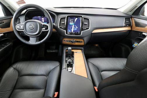 Silver Dawn Metallic 2023 Volvo XC90 B6 Plus 6-Seater