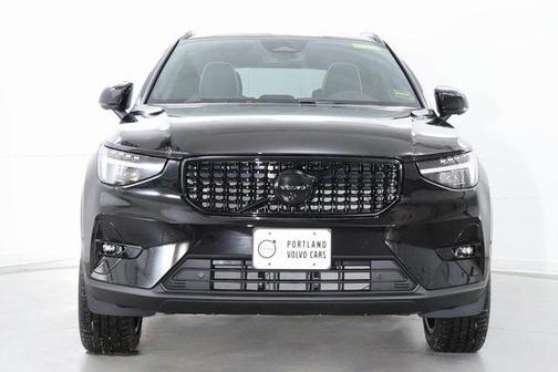 2026 Volvo XC40 B5 Ultra Black Edition