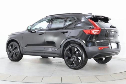 2026 Volvo XC40 B5 Ultra Black Edition