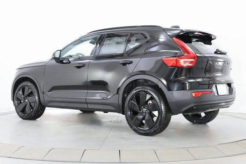 Onyx Black 2026 Volvo XC40 Black Edition Ultra, B5 AWD Gas (mild hybrid)