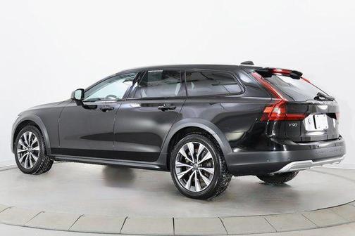 2024 Volvo V90 Cross Country B6 Plus