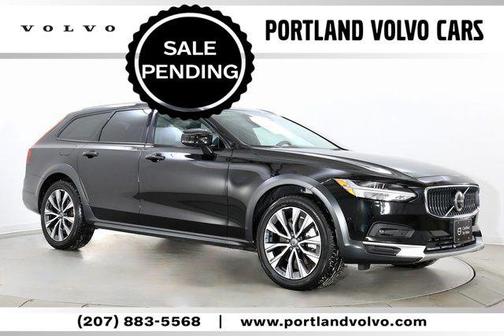 Onyx Black Metallic 2024 Volvo V90 Cross Country B6 Plus