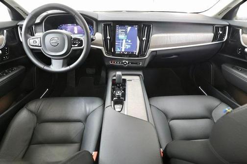 2024 Volvo V90 Cross Country B6 Plus