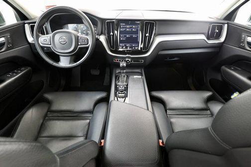 Pine Grey Metallic 2019 Volvo XC60 T5 Momentum