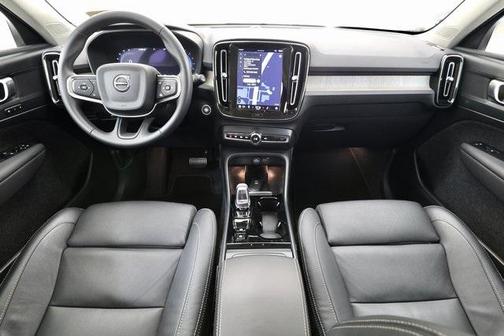 2024 Volvo XC40 B5 Plus Dark Theme