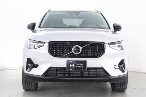2024 Volvo XC40 B5 Plus Dark Theme