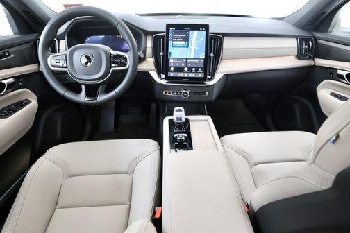 Crystal White Pearl 2026 Volvo XC90 Plus, B5 AWD Gas (mild hybrid), Gasoline, Bright, 7 Seats