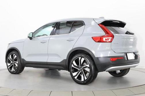 2025 Volvo XC40 B5 Plus Bright Theme