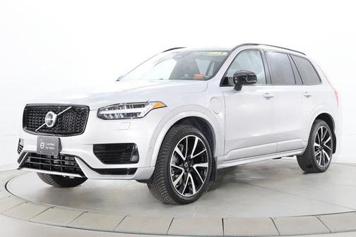 Silver Dawn Metallic 2023 Volvo XC90 Recharge Plug-In Hybrid T8 Ultimate Dark Theme 7-Seater