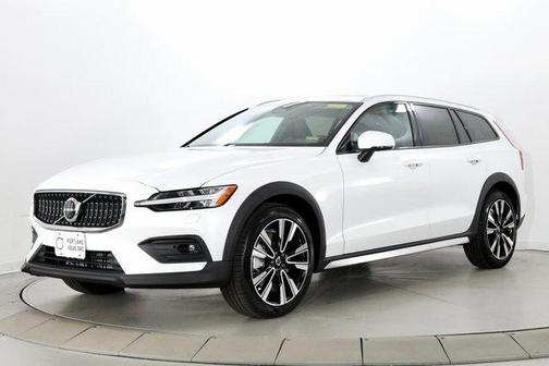 2026 Volvo V60 Cross Country B5 Ultra