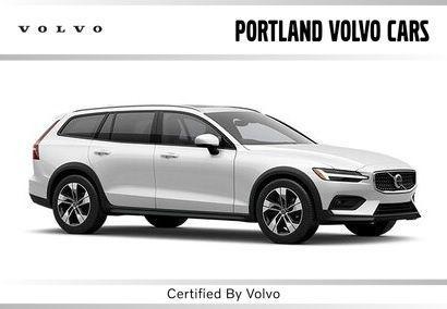 2025 Volvo V60 Cross Country Plus, B5 AWD Gas (mild hybrid)
