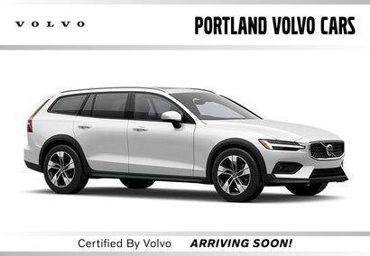 2025 Volvo V60 Cross Country Plus, B5 AWD Gas (mild hybrid)
