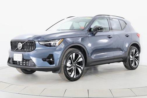 2026 Volvo XC40 Ultra, B5 AWD Gas (mild hybrid), Dark