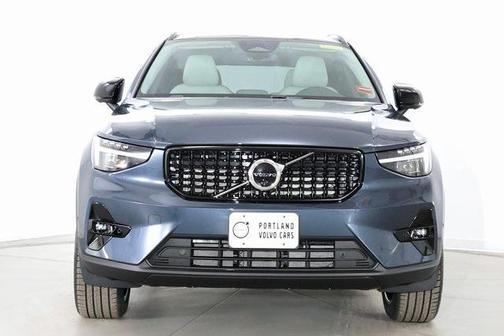 2026 Volvo XC40 Ultra, B5 AWD Gas (mild hybrid), Dark