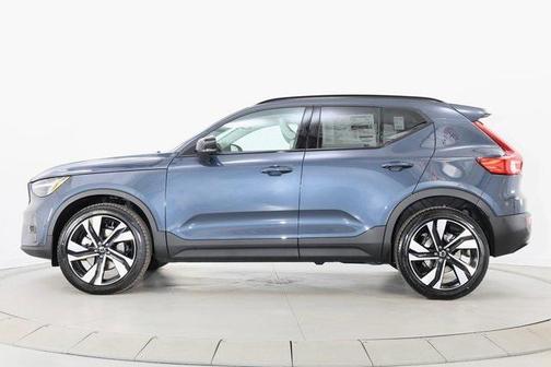 2026 Volvo XC40 Ultra, B5 AWD Gas (mild hybrid), Dark