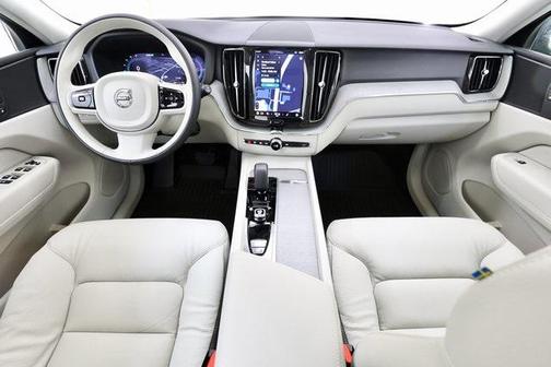 2025 Volvo XC60 Plug-In Hybrid T8 Plus