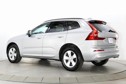 2022 Volvo XC60 B5 Momentum