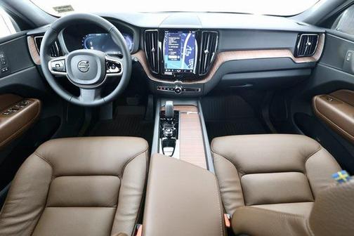 2025 Volvo XC60 Plug-In Hybrid T8 Plus