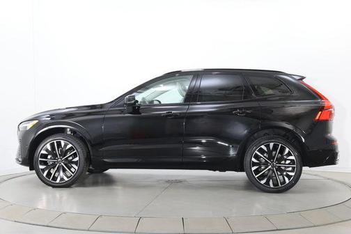 Onyx Black Metallic 2026 Volvo XC60 B5 Ultra