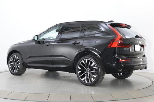 Onyx Black Metallic 2026 Volvo XC60 B5 Ultra