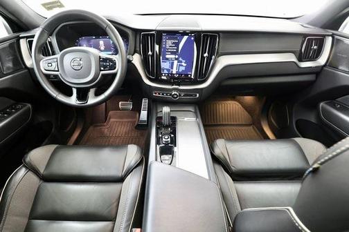 2022 Volvo XC60 B6 R-Design