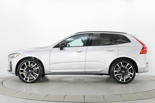 2022 Volvo XC60 B6 R-Design