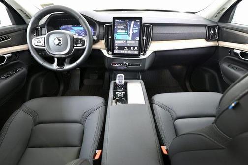 2025 Volvo XC90 Plug-In Hybrid T8 Plus 6-Seater