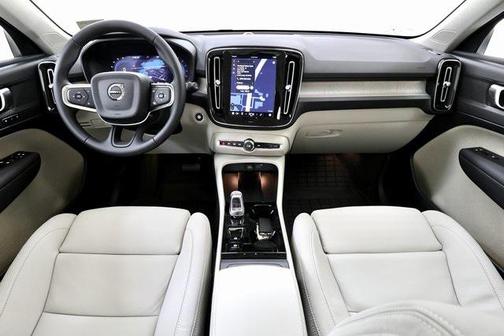 2025 Volvo XC40 B5 Plus Dark Theme
