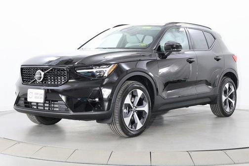 2025 Volvo XC40 B5 Plus Dark Theme