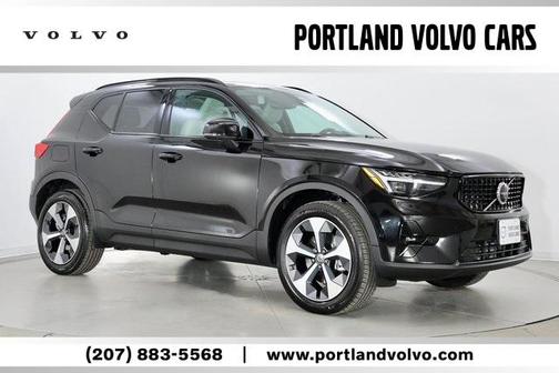 2025 Volvo XC40 B5 Plus Dark Theme