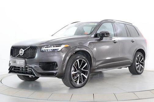 Platinum Grey Metallic 2023 Volvo XC90 Recharge Plug-In Hybrid T8 Plus Dark Theme 7-Seater