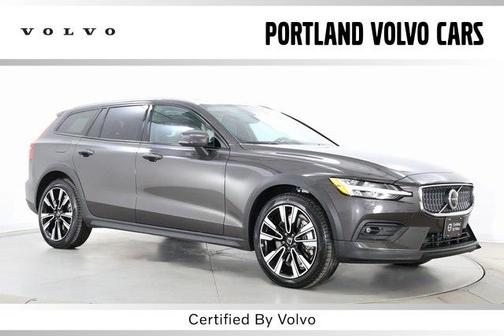 2025 Volvo V60 Cross Country Plus, B5 AWD Gas (mild hybrid)