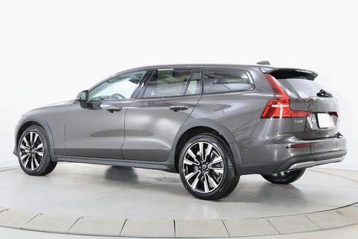 2025 Volvo V60 Cross Country Plus, B5 AWD Gas (mild hybrid)